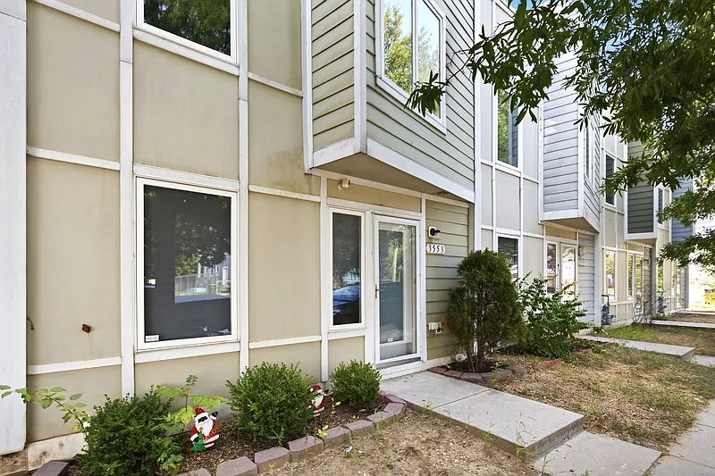 3 bed, 2.0 bath, 1120 sqft, $1,900 — Photo 3