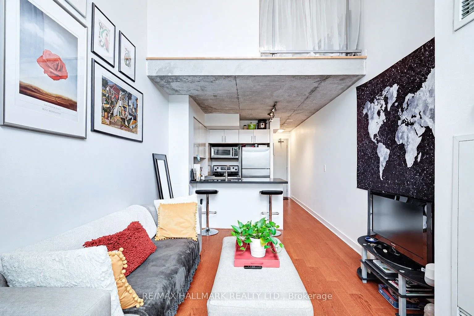255 Richmond St E — Photo 3