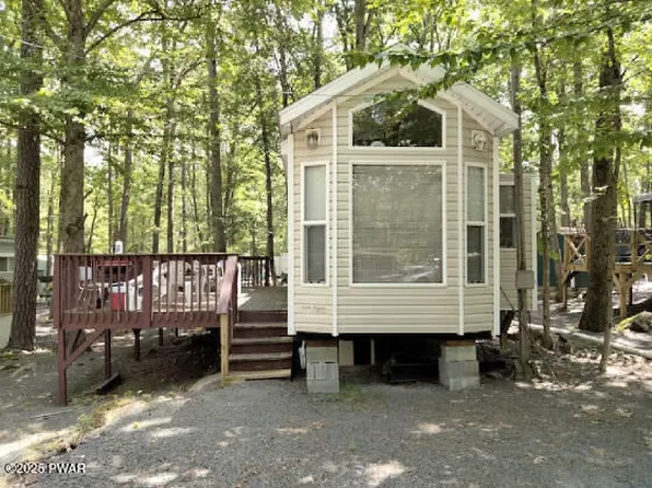 105 Mountain Glen Dr, Milford, PA 18337