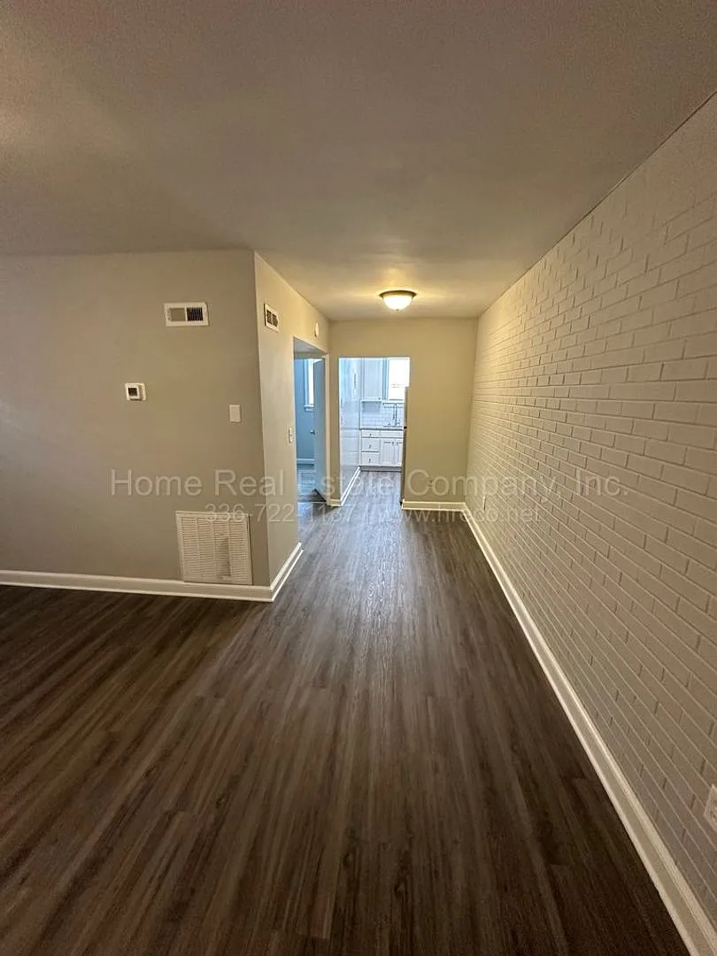 Colonial Arms Apartments | 805 West End Blvd Apt B-4 — Photo 3