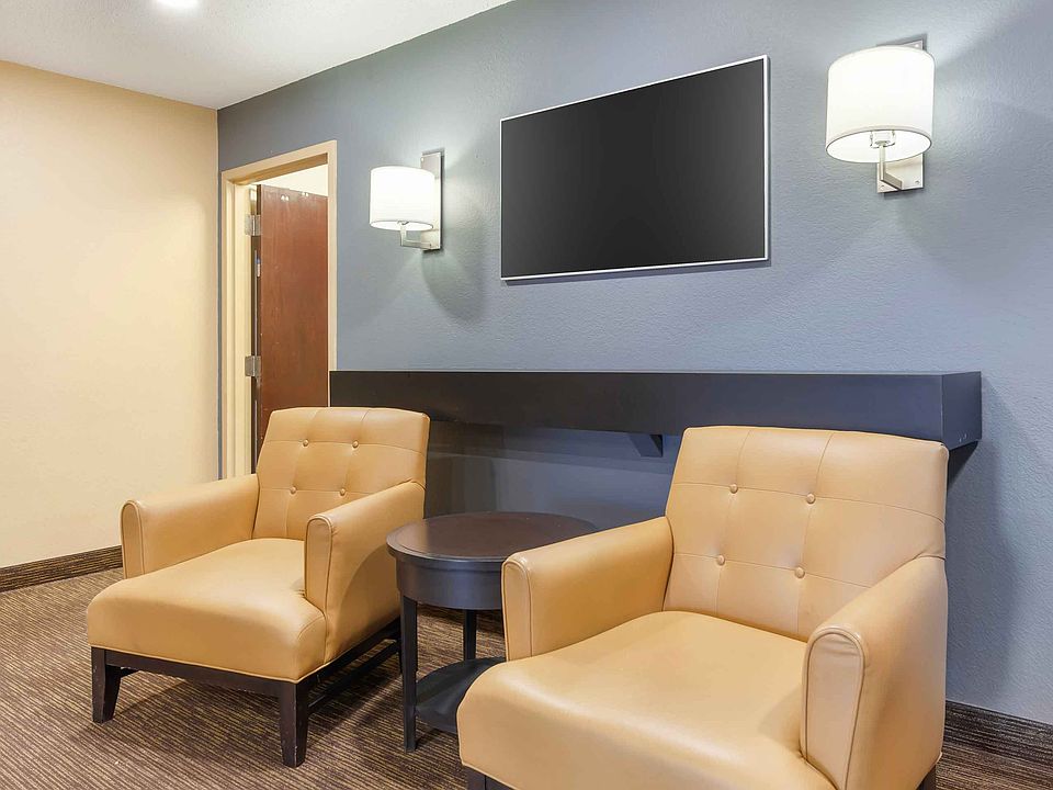 Lobby and Guest Check-in