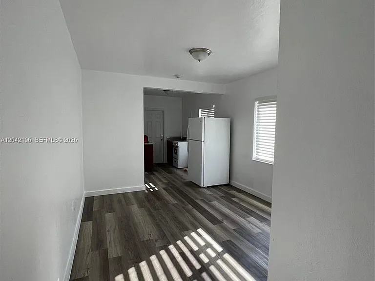 430 SW 6th Ave #8 — Photo 2