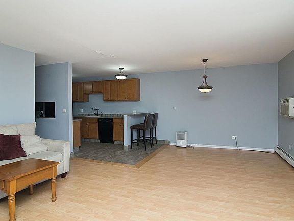 2nd image of 516 W Eastman St APT 2B