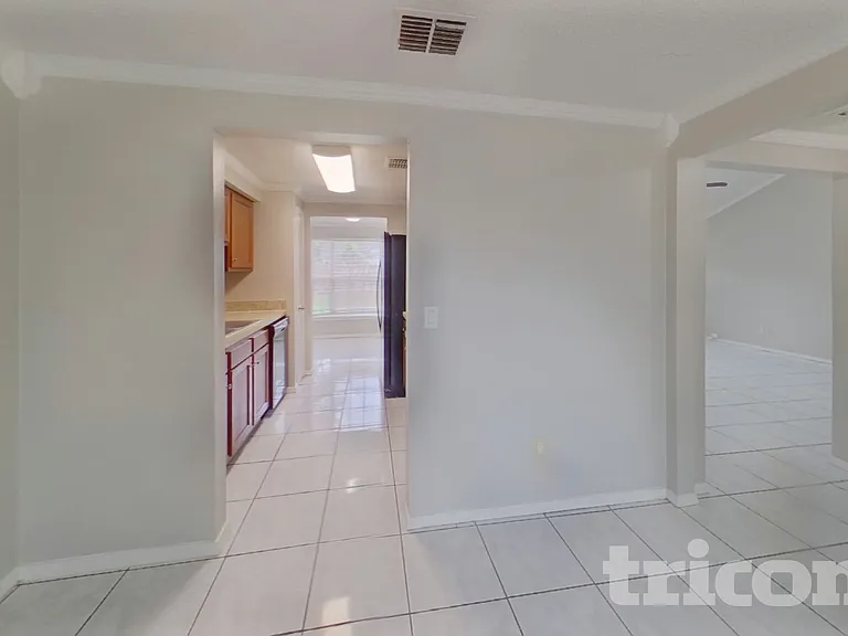 8252 Yolanda Ct — Photo 4