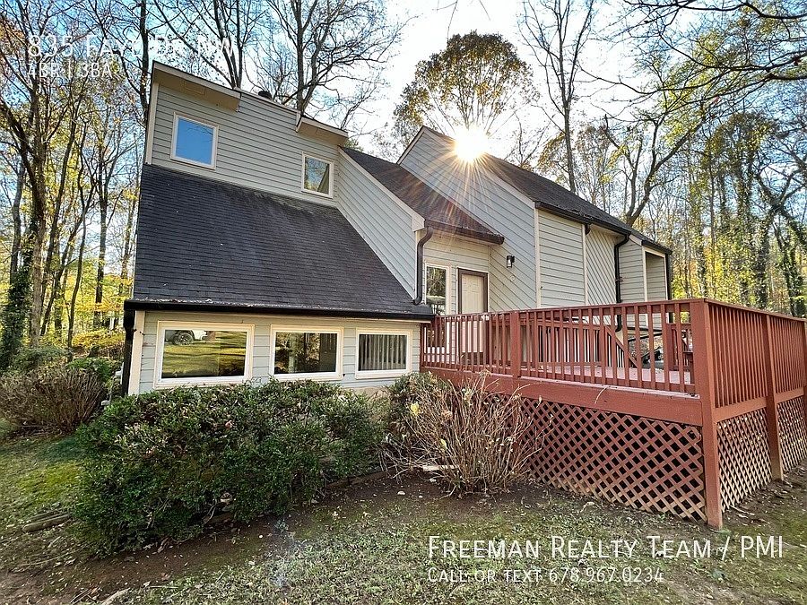 1st image of 835 Faye Dr NW