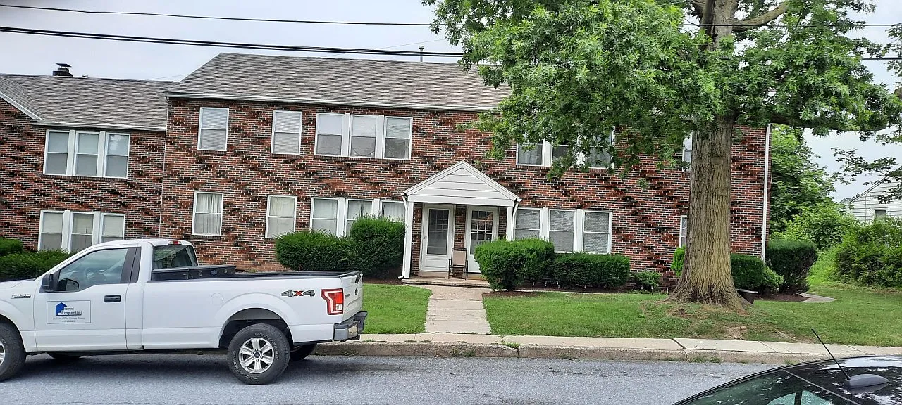 2 bed, 770 sqft, $1,200 — Photo 2