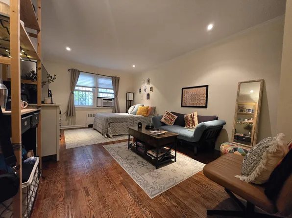 1378 Lexington Avenue image 2 of 9