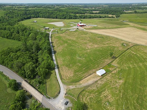 4th image of 187 Peacock Farms Ln