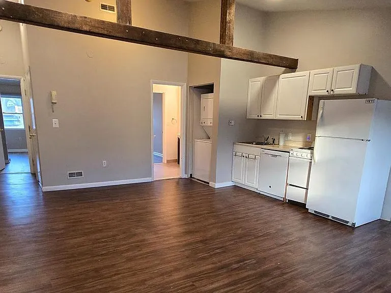 4303 Main St #3 — Photo 3