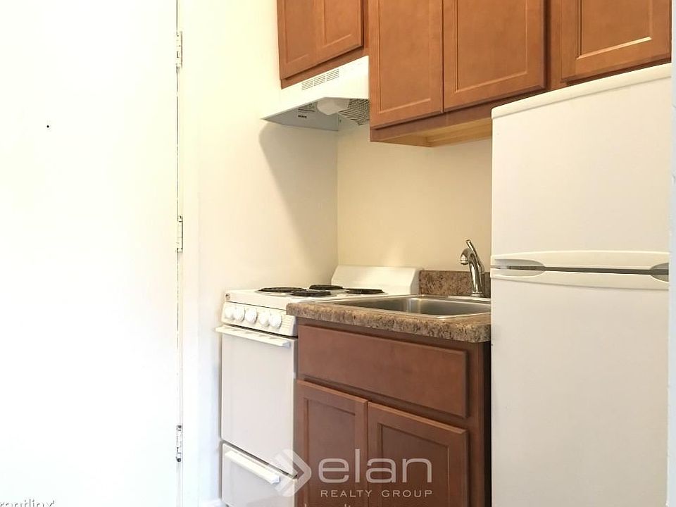 2nd image of 3957 W Irving Park Rd APT 3957-303