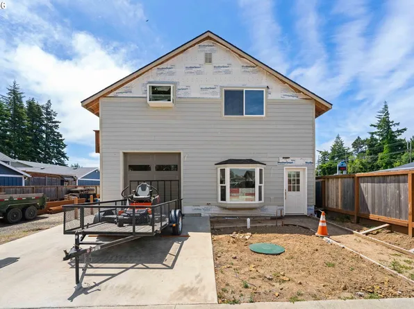 1951 17th St, North Bend, OR 97459