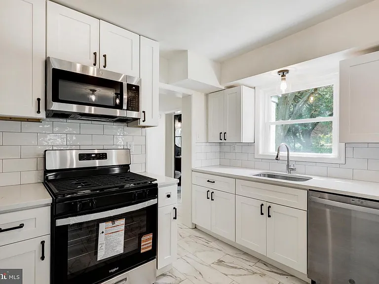 242 Shadeland Ave — Photo 4