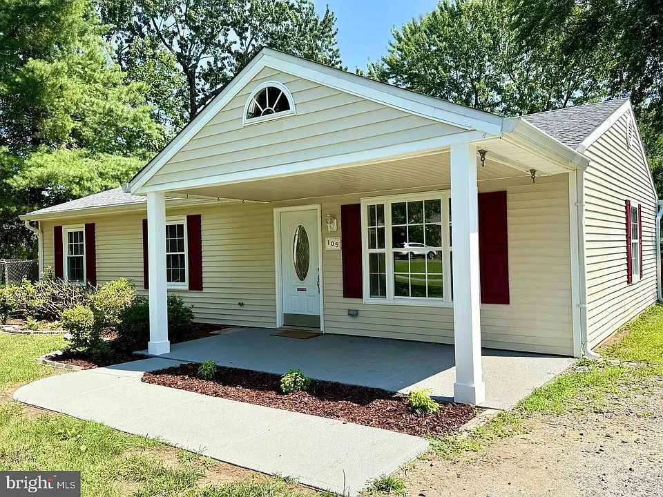 105 Walnut Dr