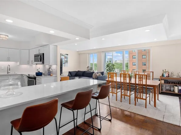 900 S Hanley Rd APT 9B, Saint Louis, MO 63105