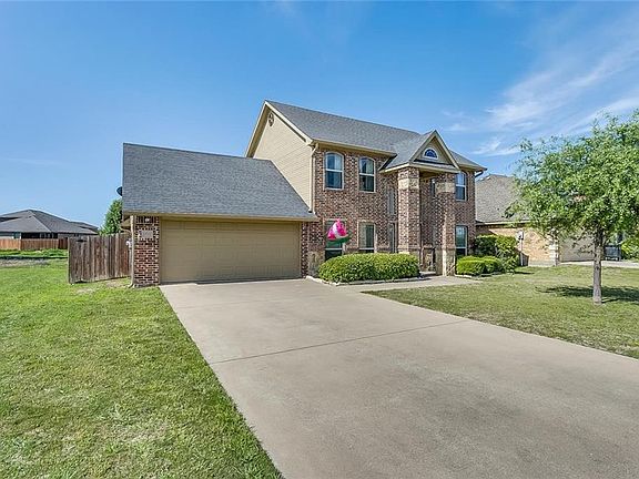 3rd image of 1721 Lakeway Dr