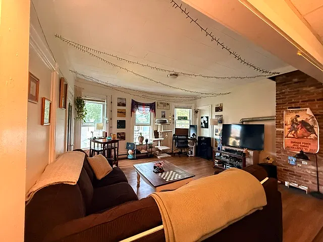 2 bed, 800 sqft, $1,875 — Photo 3