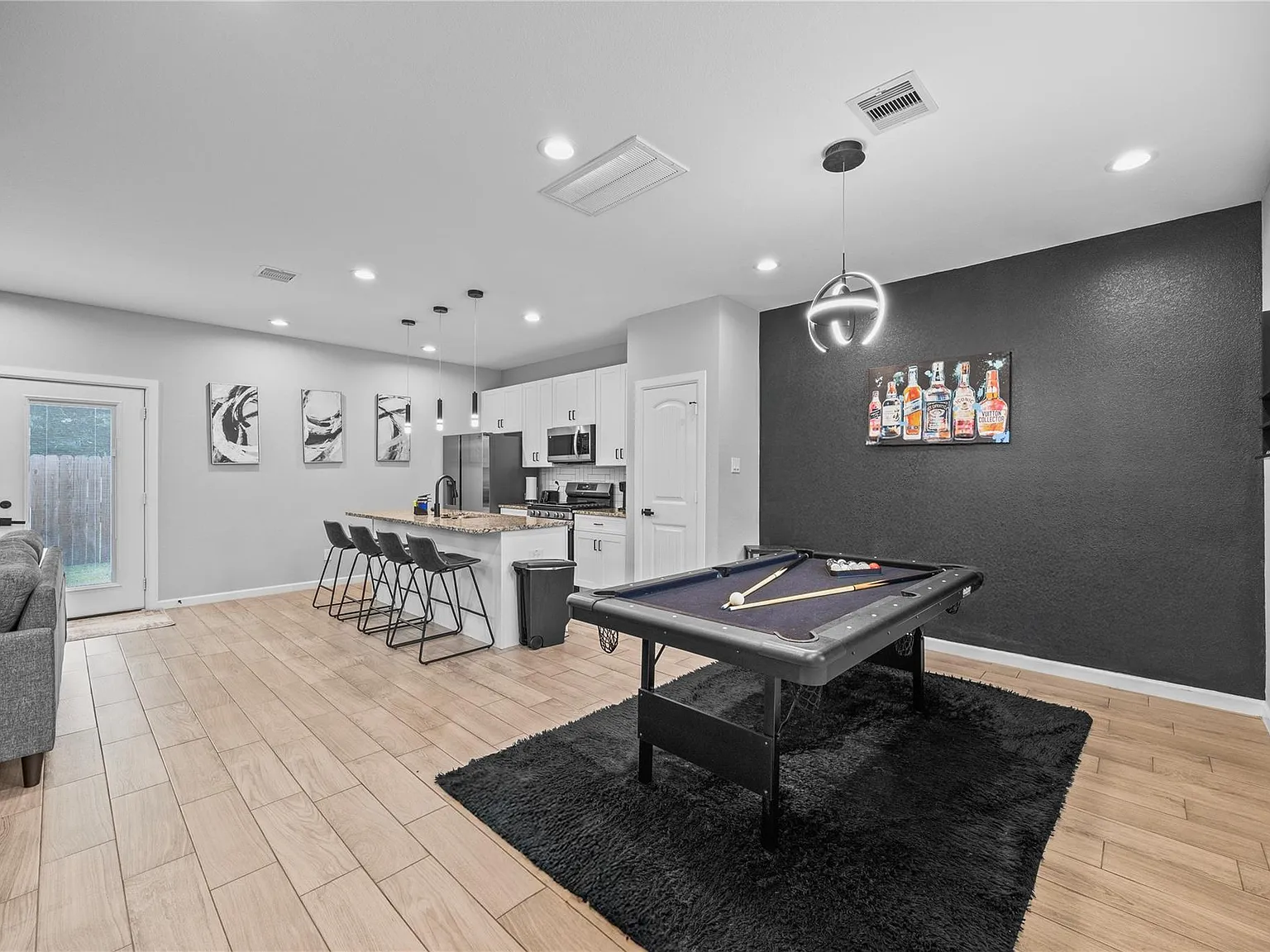 3 bed, 2.5 bath, 1431 sqft, $1,800 — Photo 2