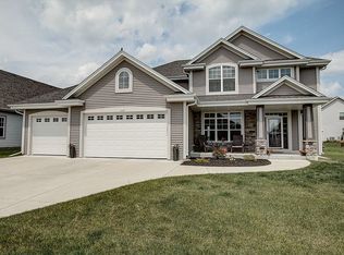 1310 Goldenrod Way, Oconomowoc, WI 53066