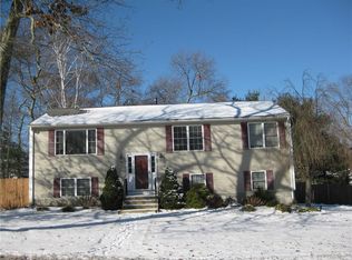11 Woodhaven Dr, Johnston, RI 02919