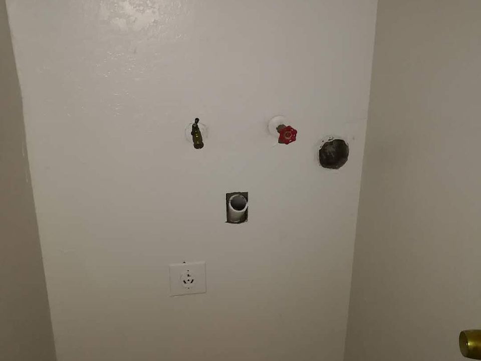 1st image of 3960 Voxna St