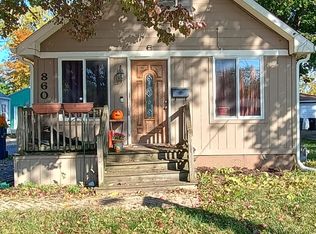 860 Parkway Ave, Elgin, IL 60120