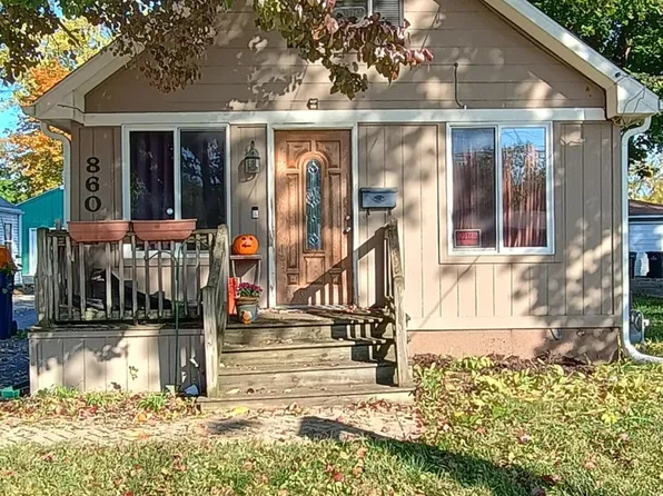 860 Parkway Ave, Elgin, IL 60120