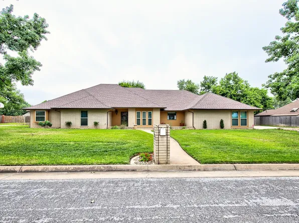 3401 Goldfinch Ln, Enid, OK 73703