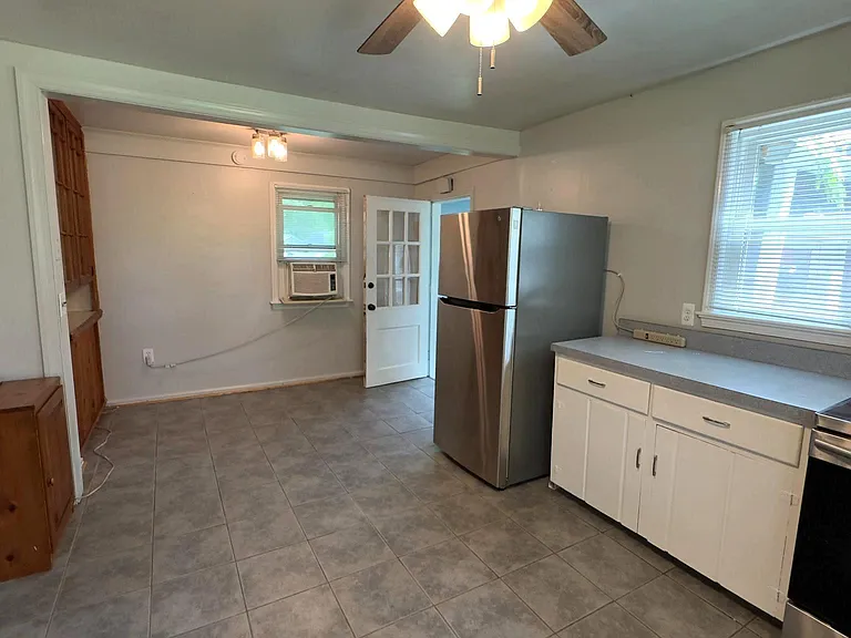 44 S Woodlawn Ave — Photo 7