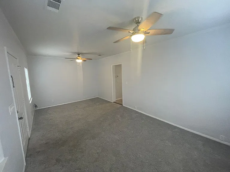 231 SW 5th St — Photo 4