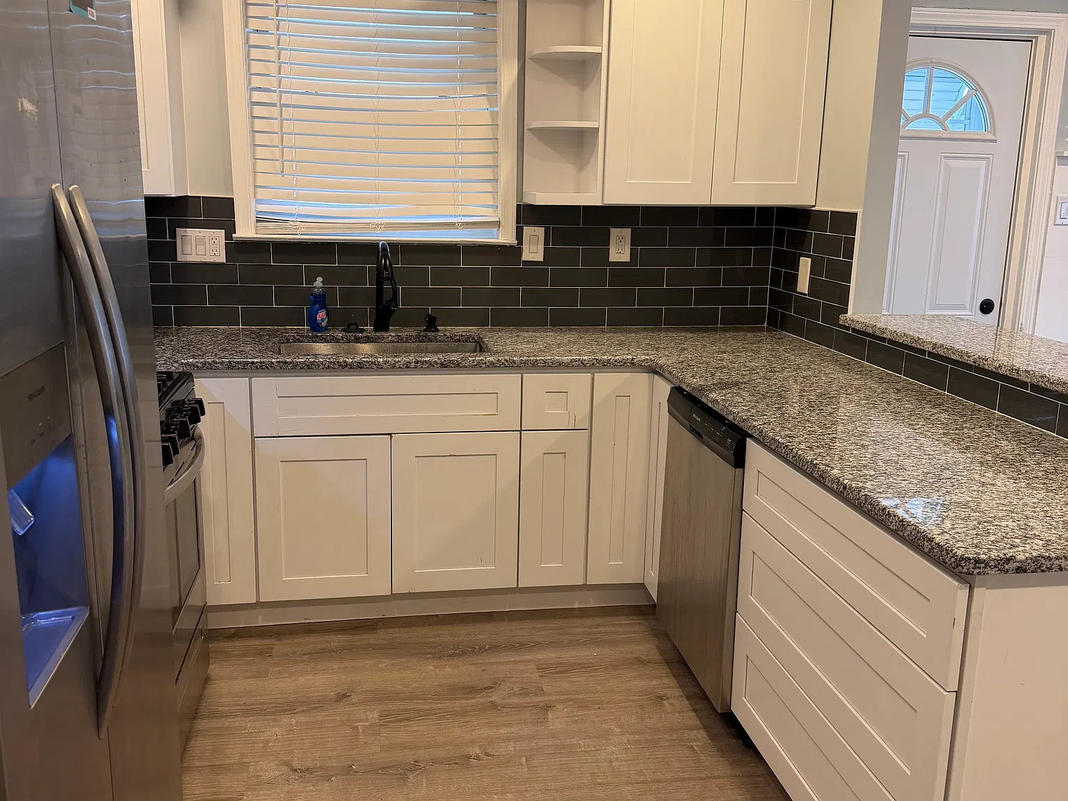 2 bed, 1.5 bath, 925 sqft, $2,100 — Photo 2