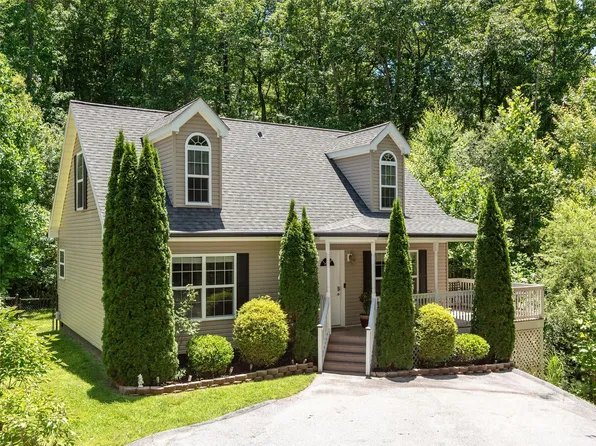 324 Goodview Dr, Hendersonville, NC 28792