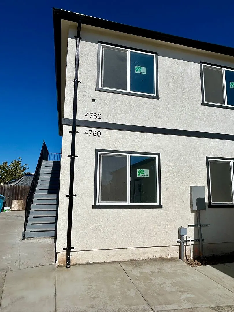 Newly Constructed 2bd/1ba in Oak Park — Photo 2