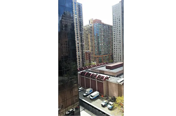 Rented by City Connections Realty | media 10