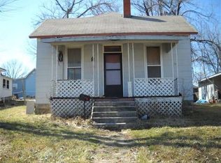 305 N Maple St, Carthage, MO 64836