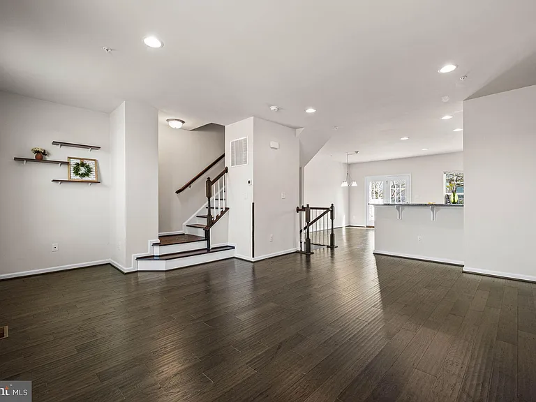 126 Cricket Dr — Photo 3