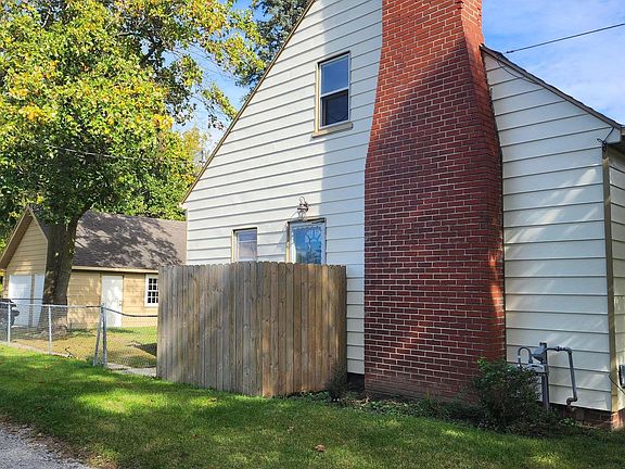 3rd image of 706 E Jefferson St