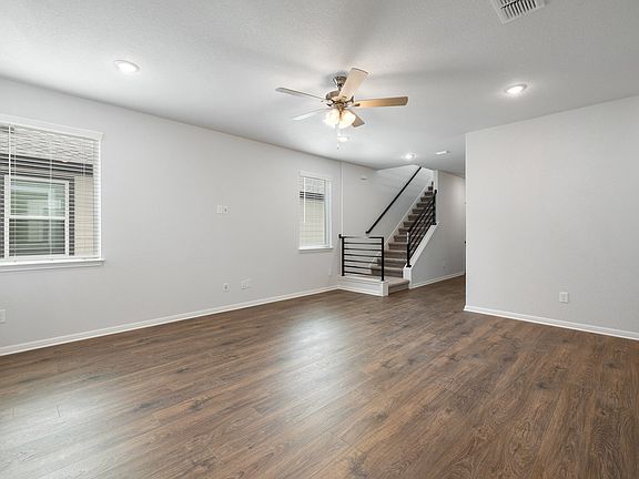 3rd image of 216 Jackman Dr