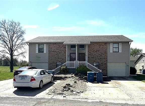 3rd image of 19 Peachtree Ln
