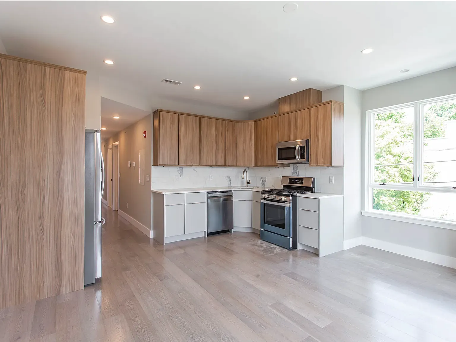 2 bed, $1,400 — Photo 1