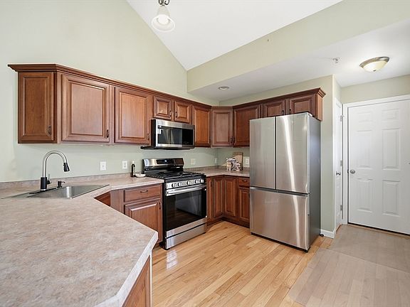 5th image of 166 Brookfield Ln #166