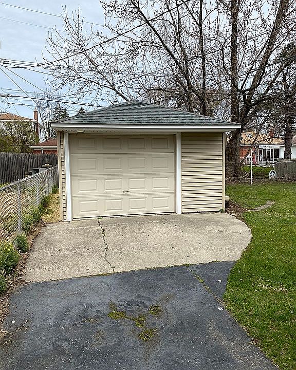 2nd image of 23552 Tireman St