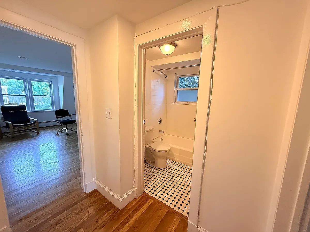 278 Harvard St — Photo 2