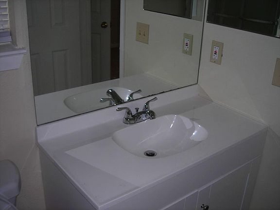 4th image of 1900 Easton Dr