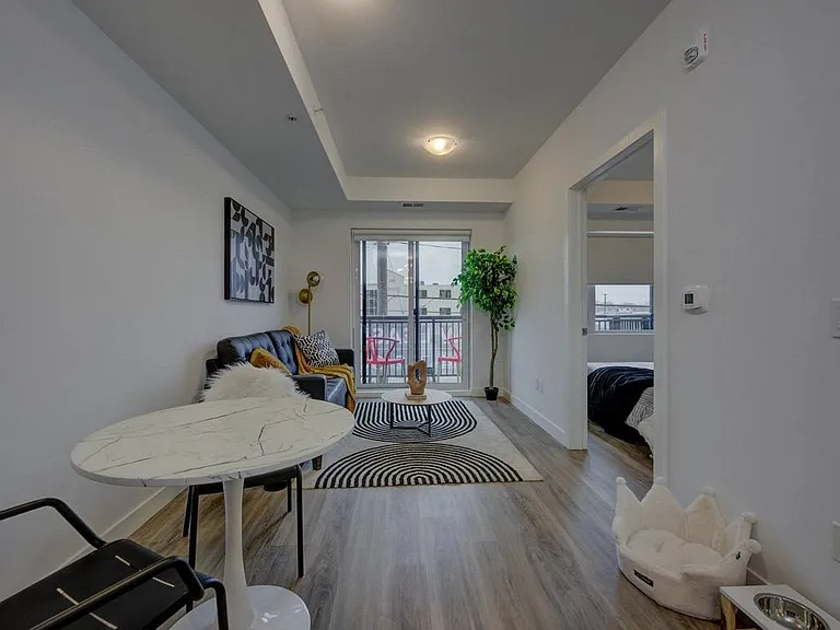 221 Victoria St N — Photo 13