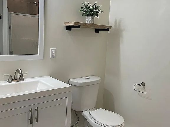 5th image of 16018 Celtic St
