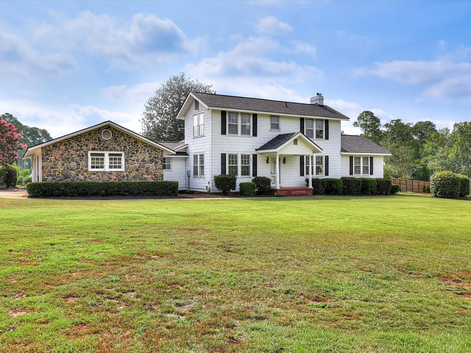 4 bed, 2800 sqft, $2,500 — Photo 3