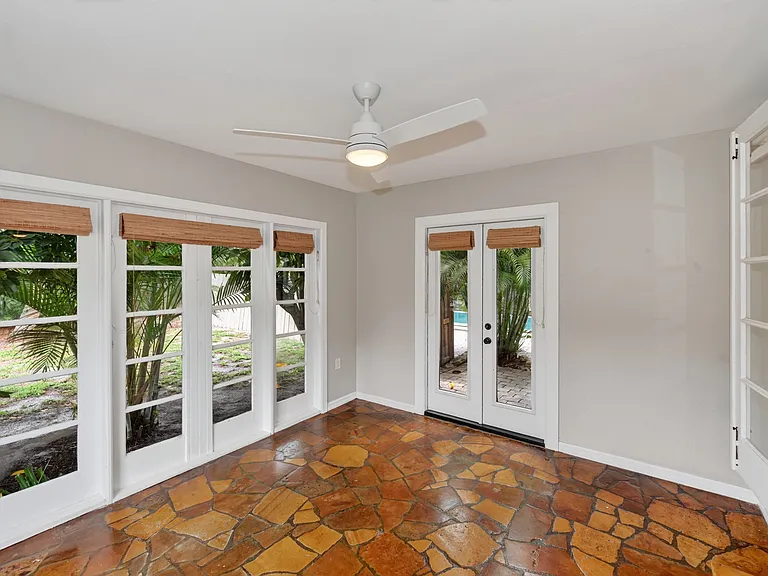 1010 Virginia Dr — Photo 18