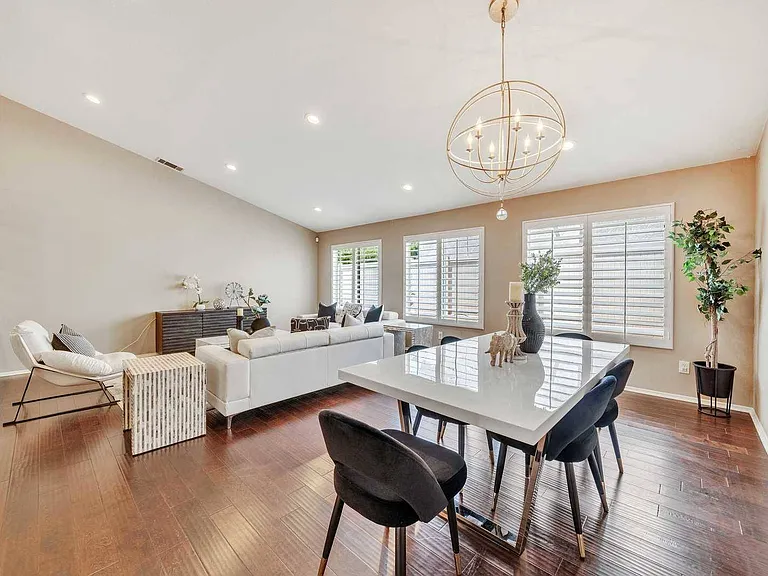 421 Minaret St — Photo 22