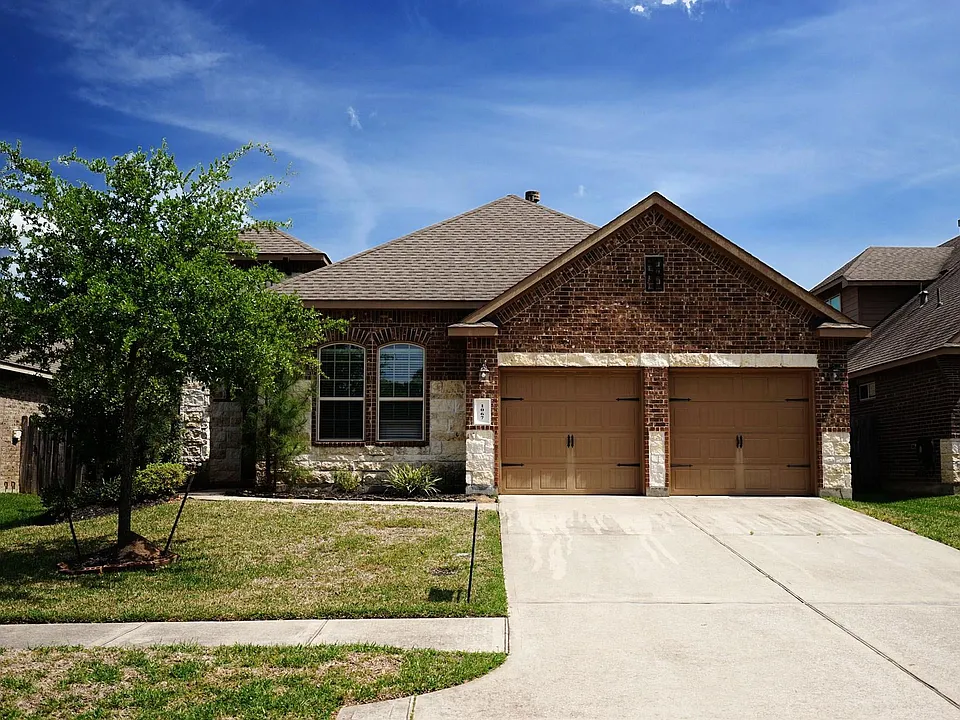 1067 Cedar Lake Ct
