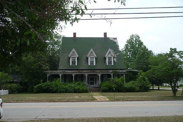 1st image of 702 Mulberry St